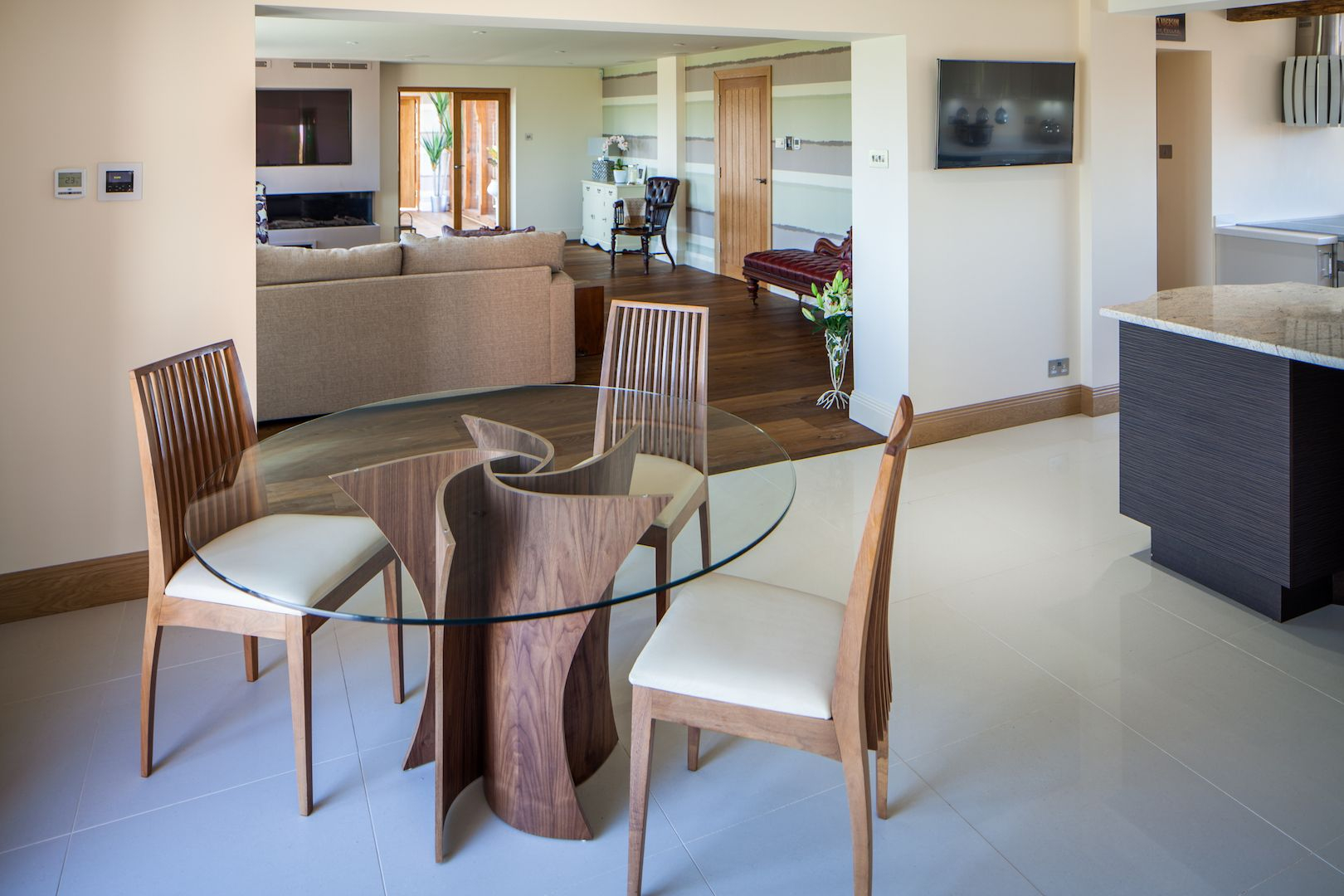 Glass spiral store dining table