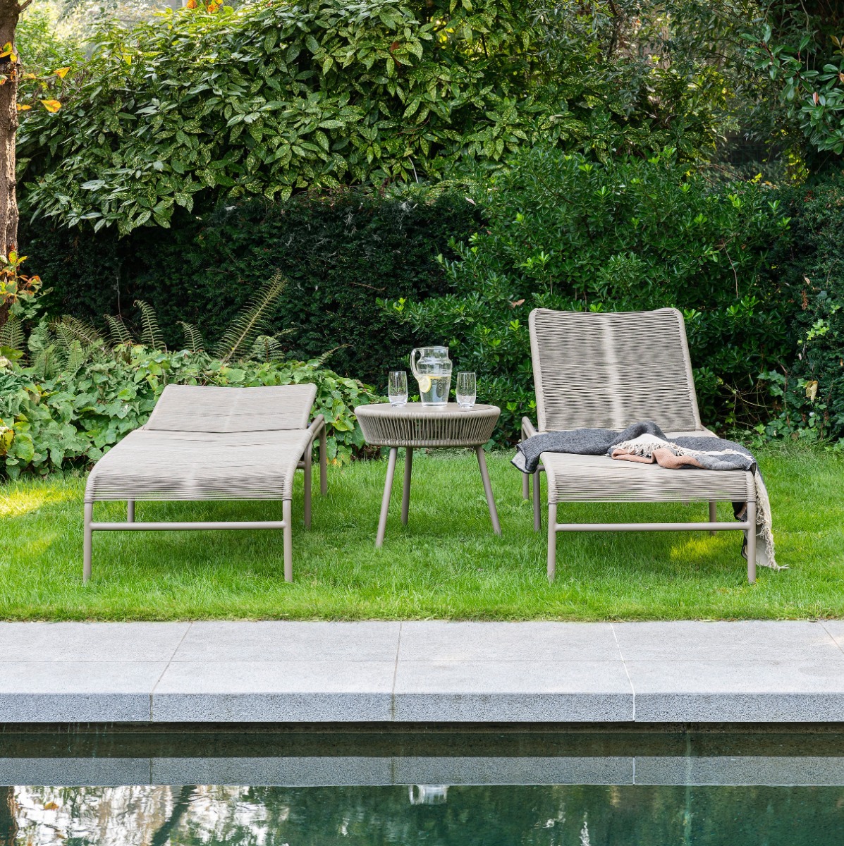 Loop Sunlounger Rope with Almond Seat Cushion by Vincent Sheppard | Kartar and Seibo